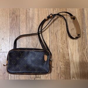 Louis Vuitton LV Vintage Monogram Pochette Marly Bandoulière